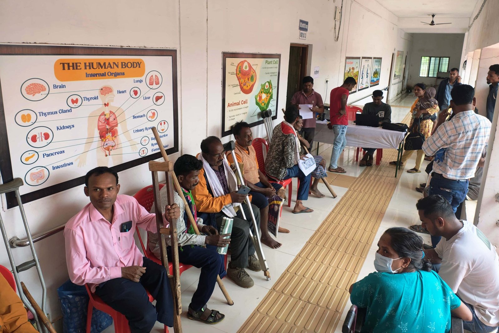 दिव्यांगजनों को कृत्रिम अंग प्रदाय हेतु आकलन शिविर में दिव्यांगजनों सहित परिजन हुए शामिल