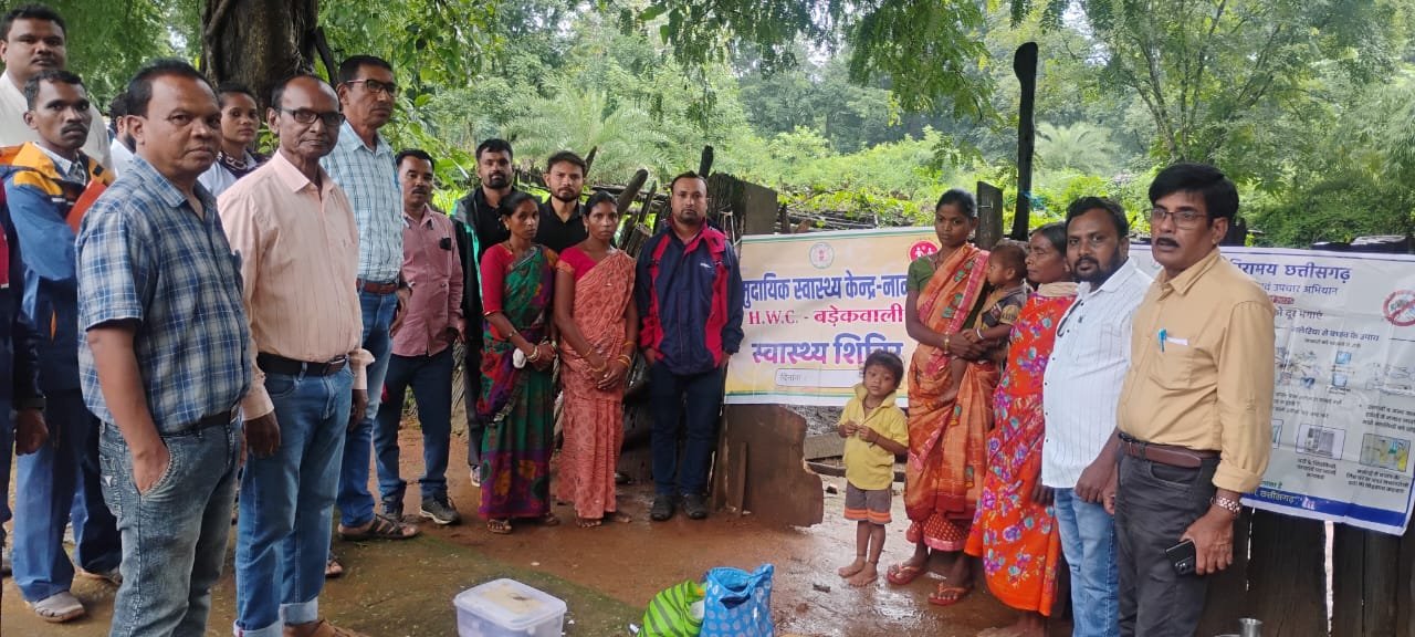 जगदलपुर ब्लॉक के अंदरूनी क्षेत्र नागलसर में लगा स्वास्थ्य शिविर
