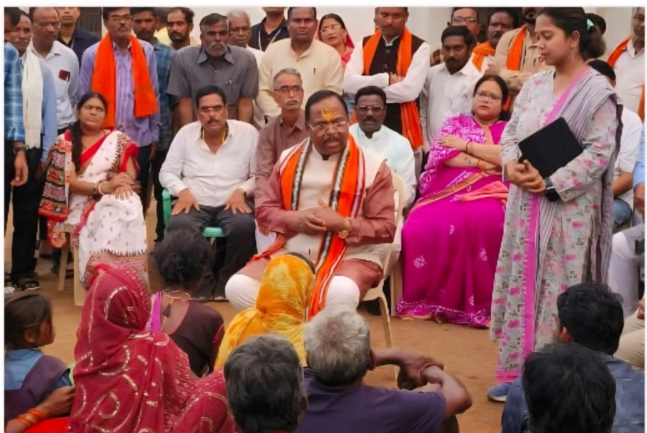 छत्तीसगढ़ की पहली जनमन आवास कॉलोनी का मंत्री राम विचार नेताम ने किया निरीक्षण