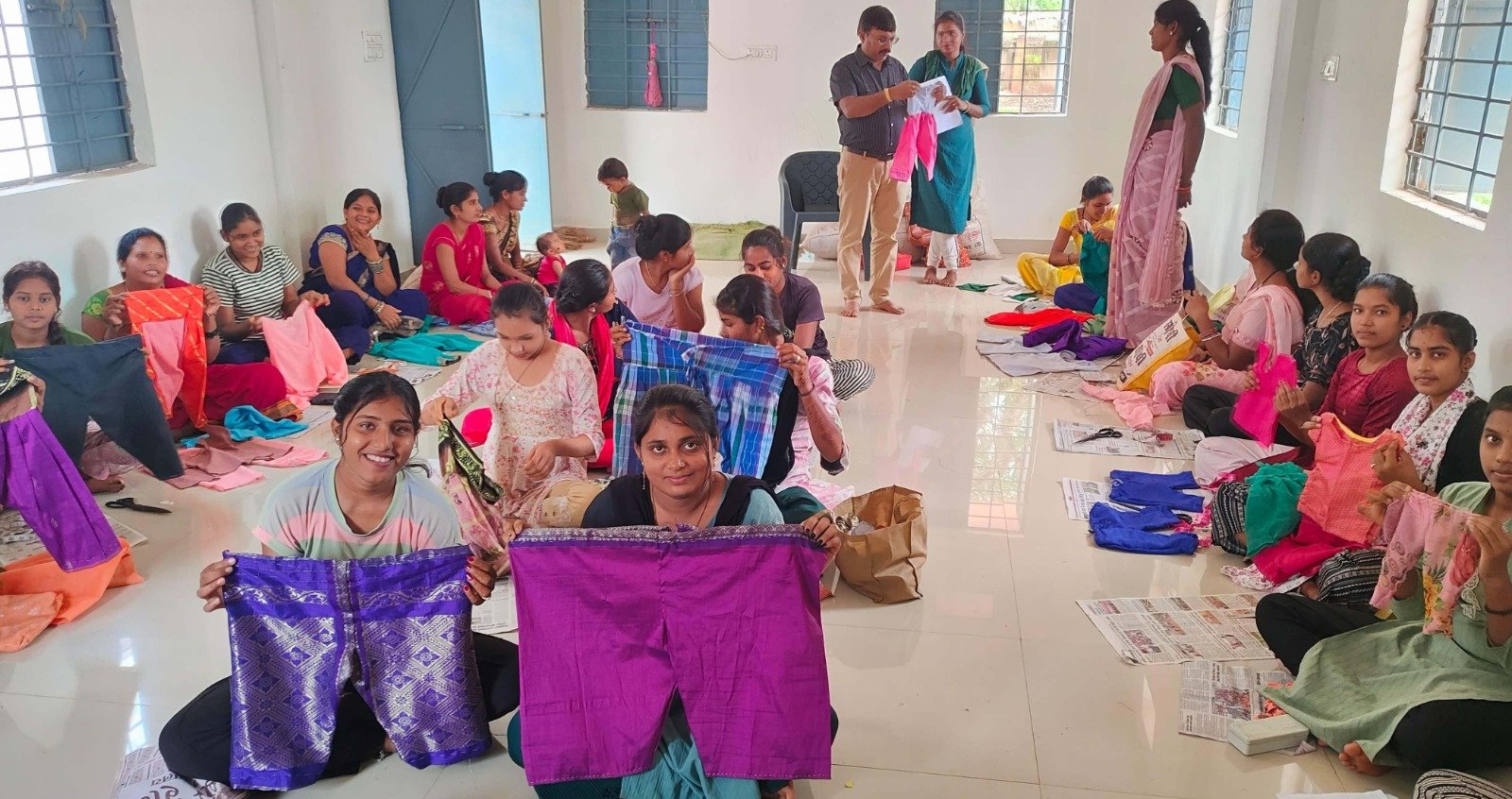 बालिकाओं को आत्मरक्षा और सिलाई का प्रशिक्षण