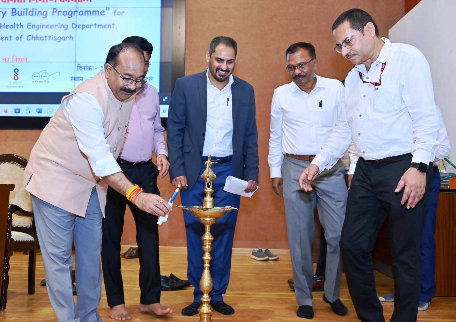 तेजी से बदलती दुनिया में नए मानकों और नवाचारों की जानकारी जरूरी – अरुण साव
