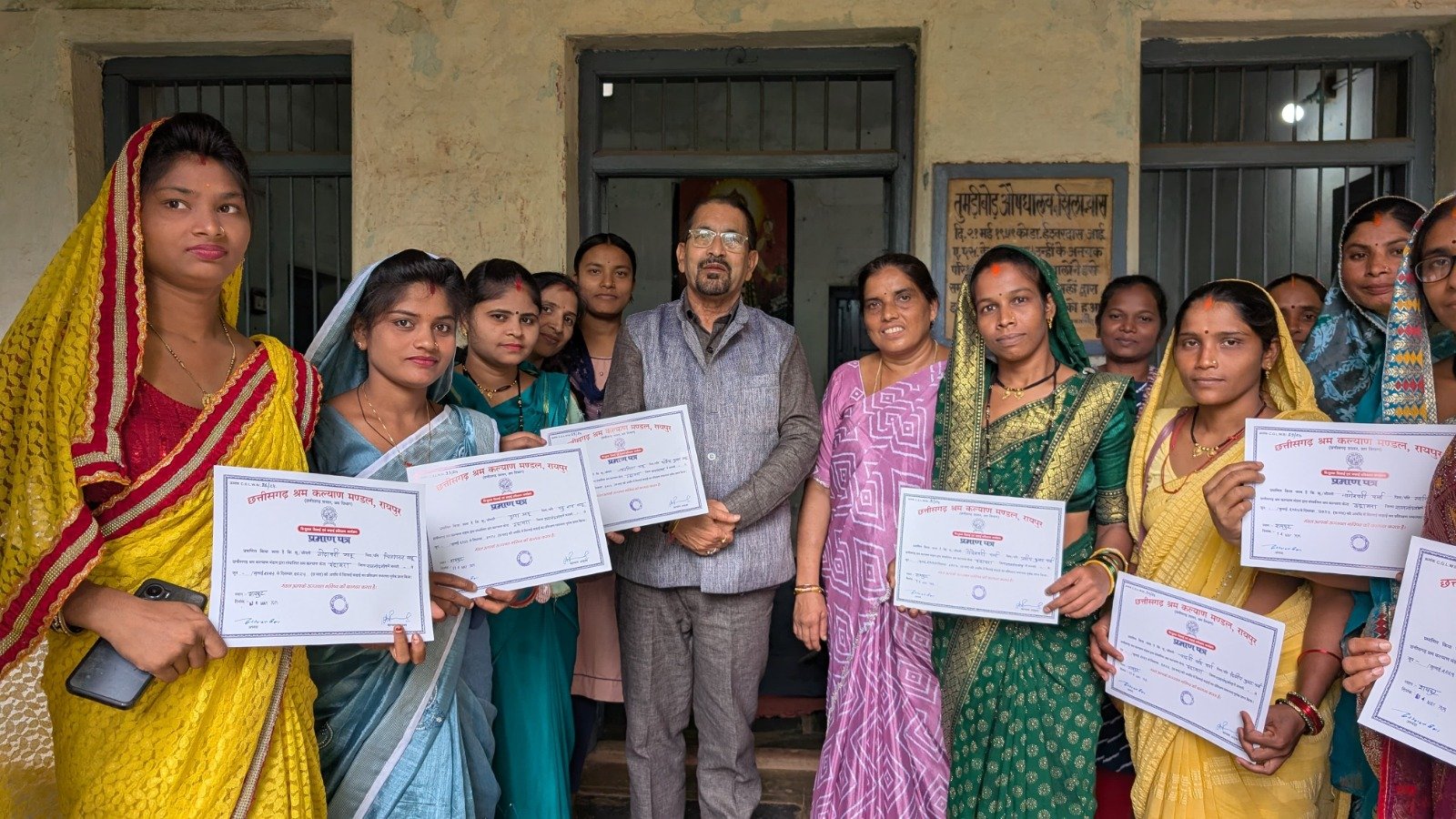 श्रम विभाग की कल्याणकारी योजनाओं से हुए लाभान्वित