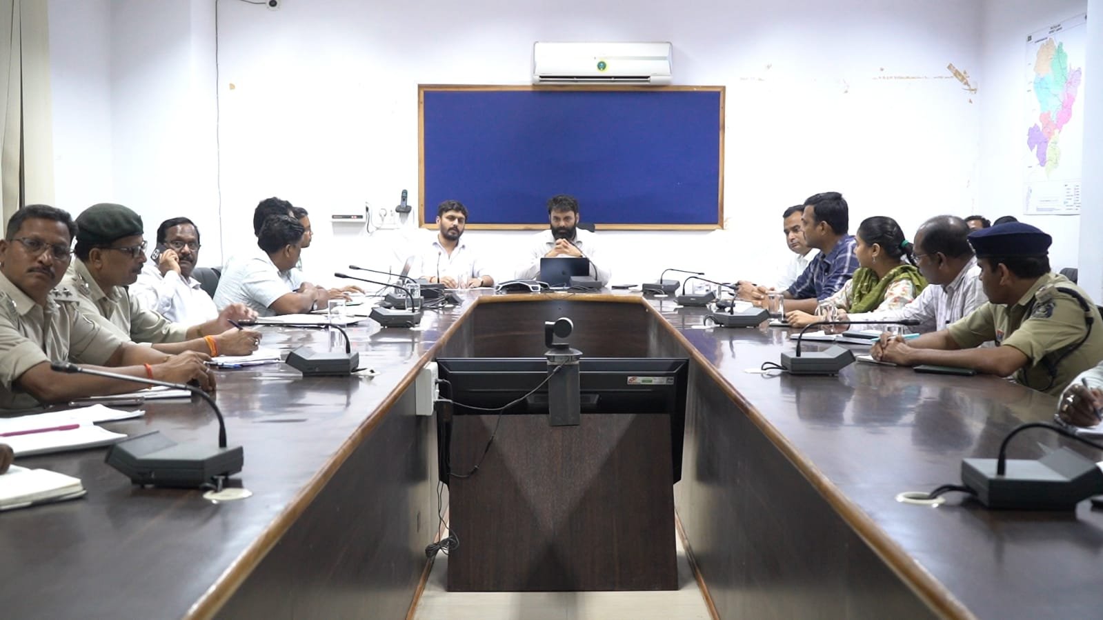 मानव-हाथी द्वंद रोकने समीक्षा बैठक, ‘गज संकेत’ मोबाइल एप का उपयोग करने पर दिया जोर