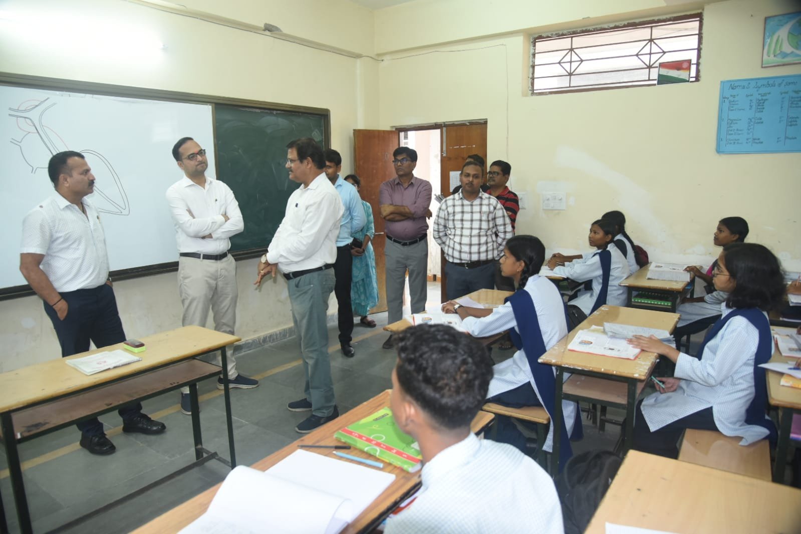 शैक्षणिक सुविधाओं का जायजा लेने कलेक्टर विलास भोसकर पहुंचे पीएमश्री जवाहर नवोदय विद्यालय, पीएमश्री केंद्रीय विद्यालय, सैनिक स्कूल अम्बिकापुर