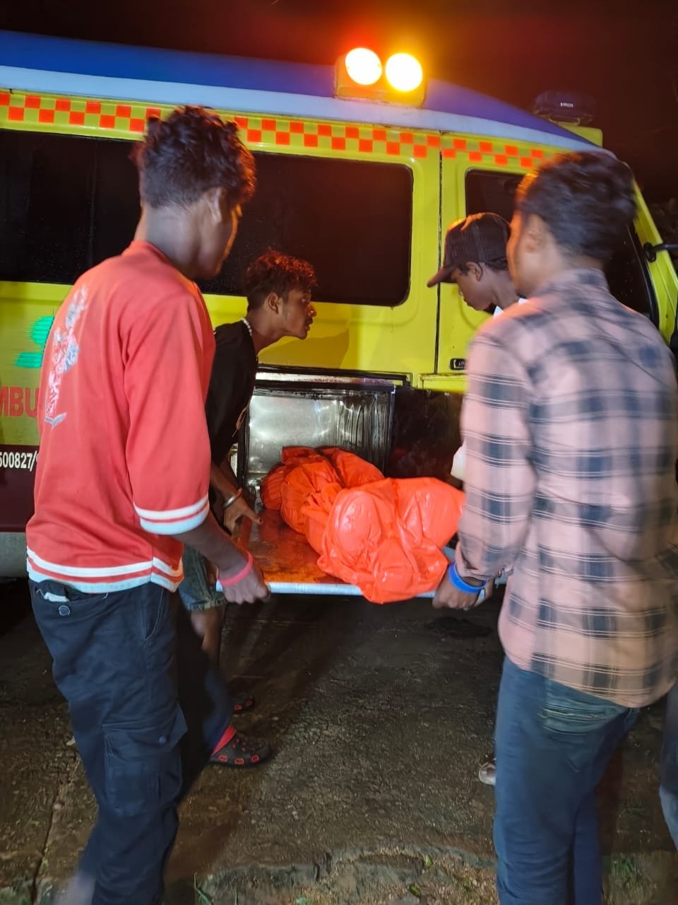 ट्रेन हादसे में मृतक का शव पहुंचा गृह ग्राम चटकपुर, परिजनों ने सीएम कैंप कार्यालय बगिया पहुंच कर लगाई थी गुहार, मुख्यमंत्री विष्णुदेव साय का जताया आभार………