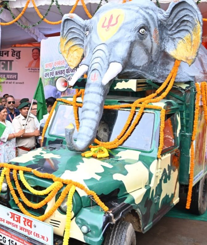 गजरथ ने 29 स्कूलों में पहुंचकर 4 हजार से अधिक विद्यार्थियों को  हाथी की गतिविधियों की दी जानकारी