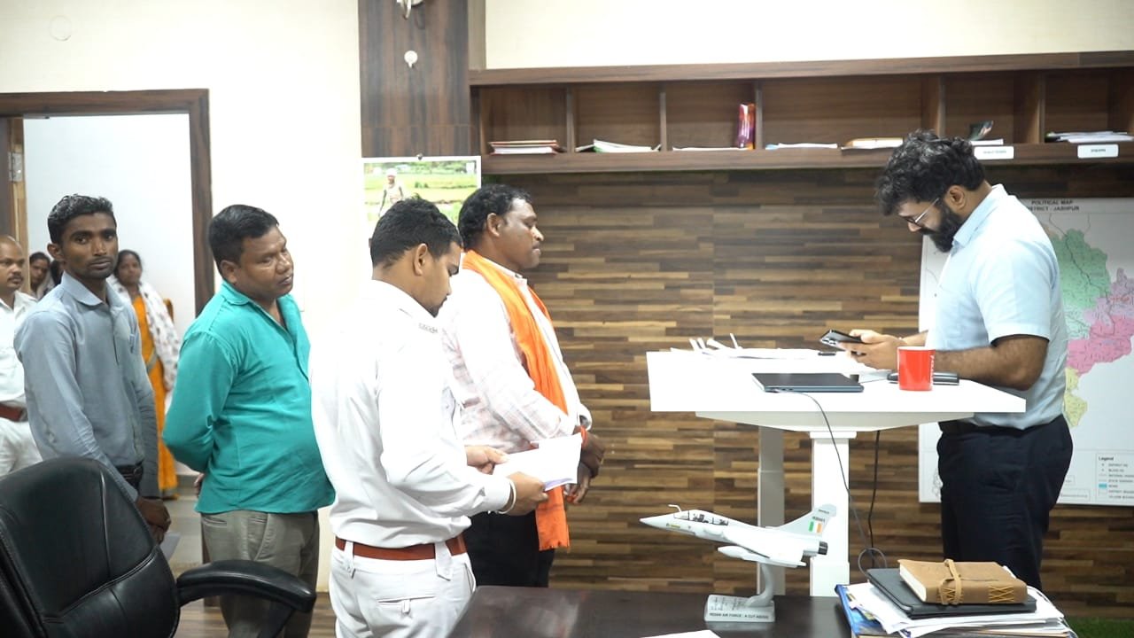 जनदर्शन में कलेक्टर ने लोगों से रूबरू हो सुनी समस्याएं