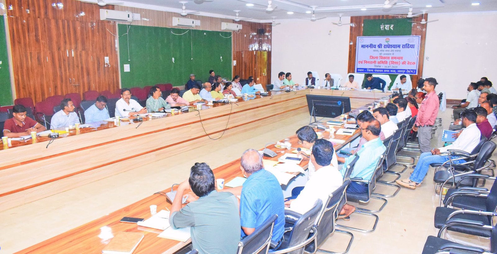 विकास कार्यों को गुणवत्ता, पारदर्शिता और समयबद्धता के साथ करें पूरा- सांसद राधेश्याम राठिया