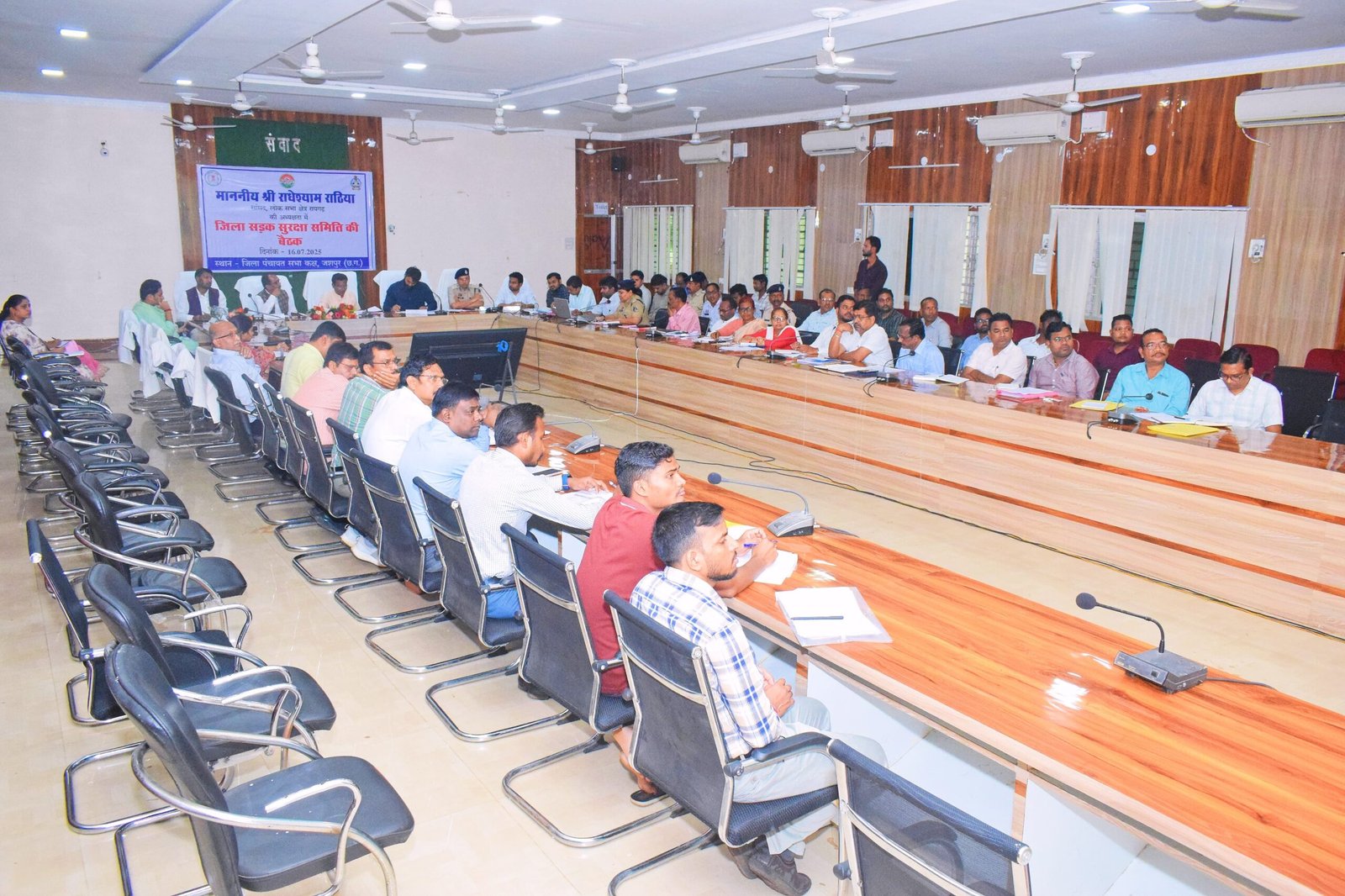 धीरे चले सुरक्षित अपने घर पहुंचे-सांसद राधेश्याम राठिया हेलमेट लगाकर ही वाहन चलाने की अपील