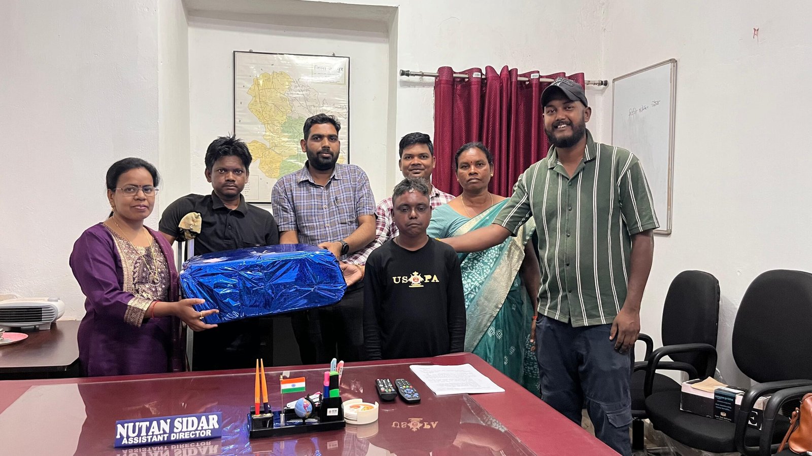 जिला जनसंपर्क कार्यालय के राजकुमार हुए पदोन्नत, सहायक संचालक श्रीमती सिदार एवं कार्यालय के कर्मचारियों ने दी बधाई