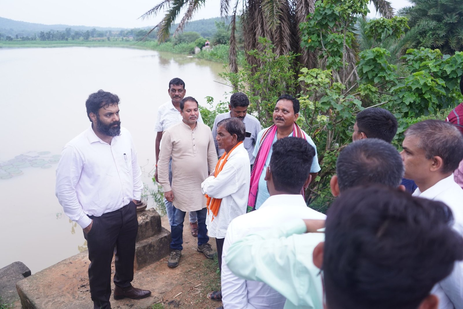 कलेक्टर ने अंकिरा के तालाब का किया अवलोकन