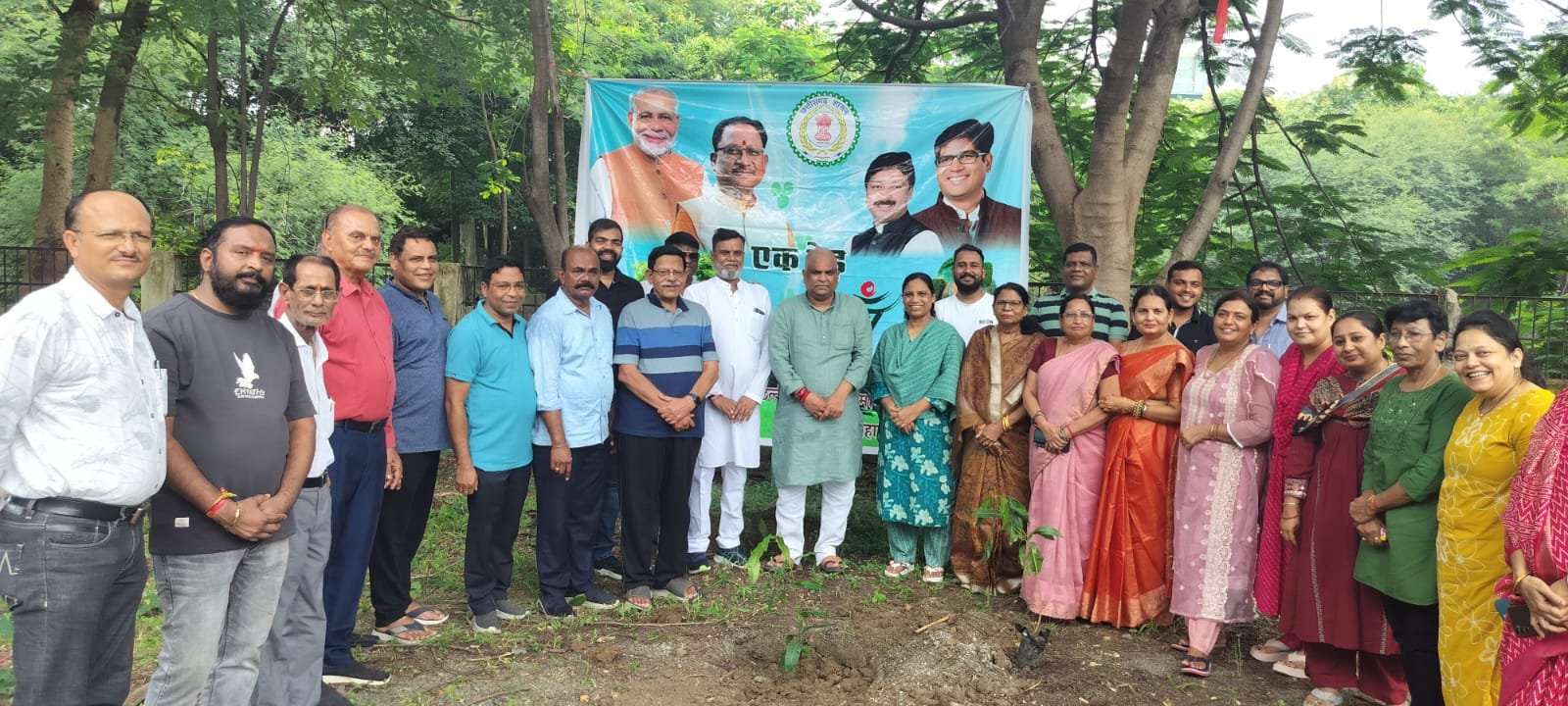 एक पेड़ मां के नाम” अभियान के अंतर्गत बोरियाकला हाउसिंग बोर्ड कॉलोनी में पौधारोपण