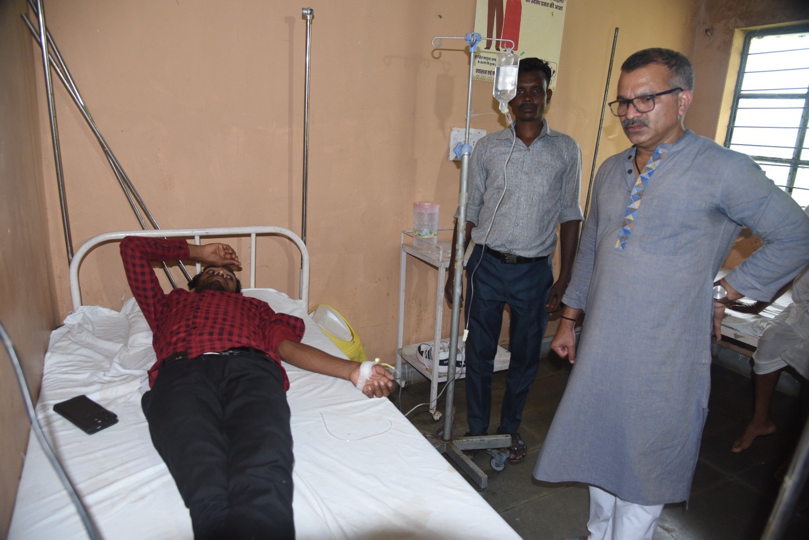 कलेक्टर लखनपुर एवं उदयपुर विकासखंड के दूरस्थ गांवों में पहुंचे