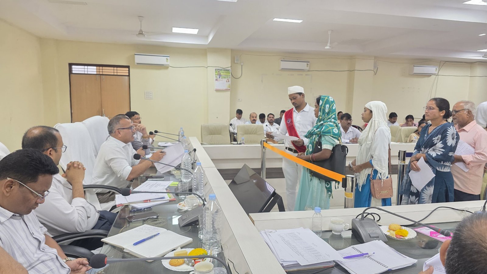 कलेक्टर जनदर्शन में ग्रामीणों ने रखी अपनी समस्याएं ग्रामीणों की मांग और शिकायतों पर त्वरित कार्रवाई के दिए निर्देश- कलेक्टर