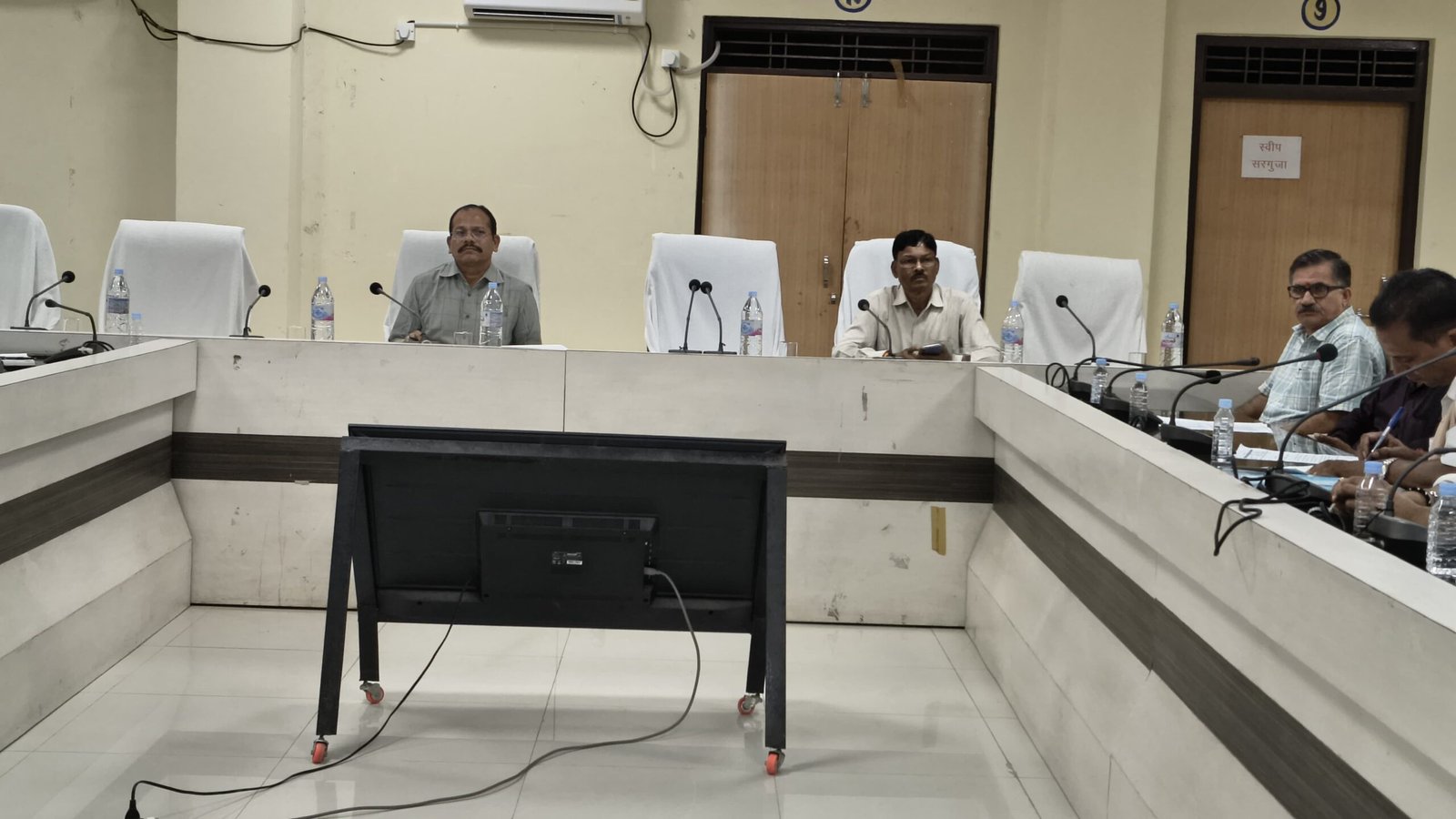 जिला स्तरीय परामर्शदात्री समिति की बैठक संपन्न, कर्मचारियों से सम्बंधित विभिन्न मुद्दों पर हुई चर्चा