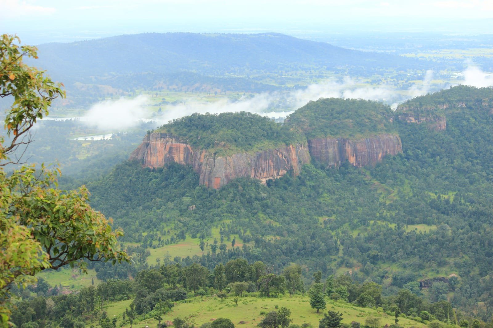 मैनपाट पर्यटन विकास को मिलेगी नई उड़ानः मैनपाट होटल एसोसिएशन ने मुख्यमंत्री को सौंपा प्रस्ताव