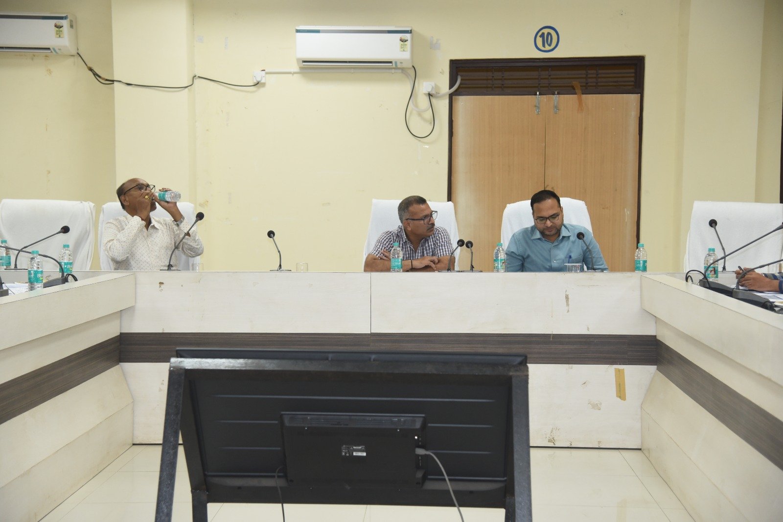 कलेक्टर विलास भोसकर ने जिला जल एवं स्वच्छता मिशन के कार्यों की समीक्षा बैठक ली