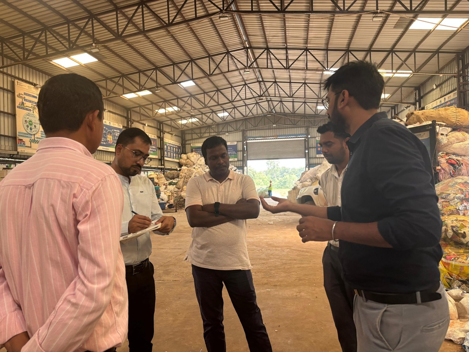 जिला परिषद सुंदरगढ़ ओडीशा की टीम ने किया एमआरएफ एवं एमआरसी सेंटर बुरुंडवाड़ा सेमरा का अध्ययन भ्रमण