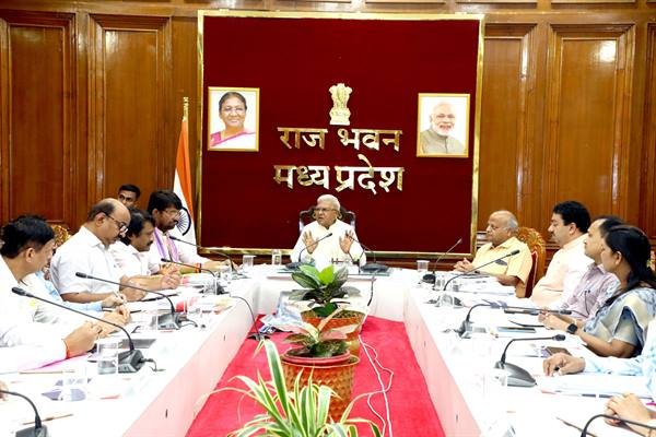योजना के प्रभावी क्रियान्वयन के लिए अधिकारियों की जिम्मेदारी तय हो : राज्यपाल पटेल
