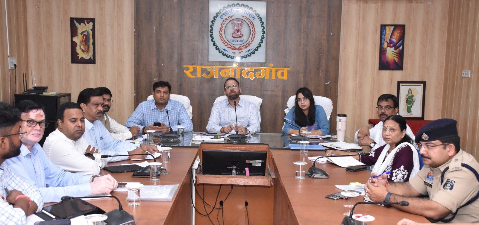 राष्ट्रीय राजमार्ग में दुर्घटनाओं की रोकथाम के लिए सड़कों में सुधारात्मक कार्य करने तथा रात्रि में पेट्रोलिंग बढ़ाने की जरूरत – कलेक्टर