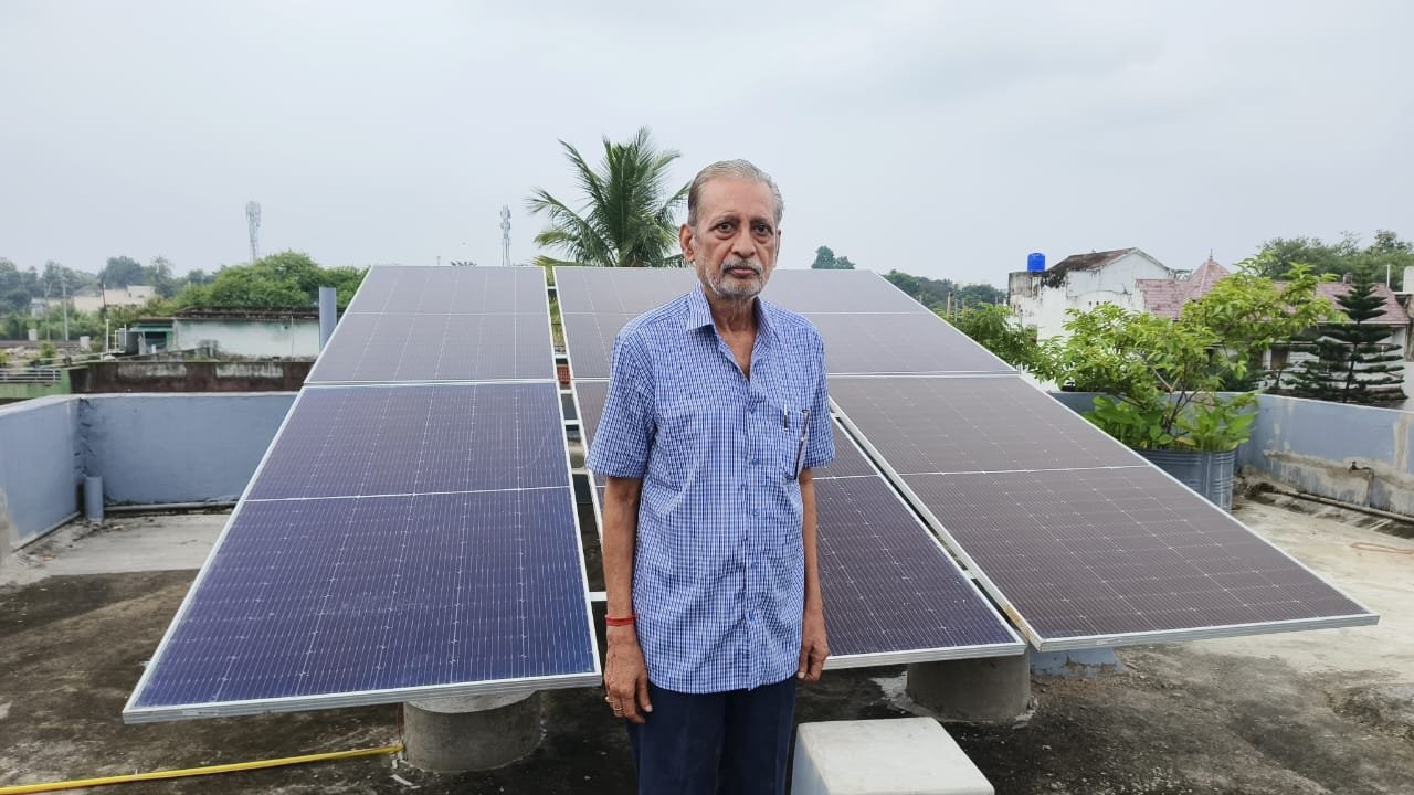 बिजली बिल कम हुआ, मेंटेनेंस की चिंता नहीं… छत पर पावर जनरेटर बने सौर ऊर्जा प्लांट