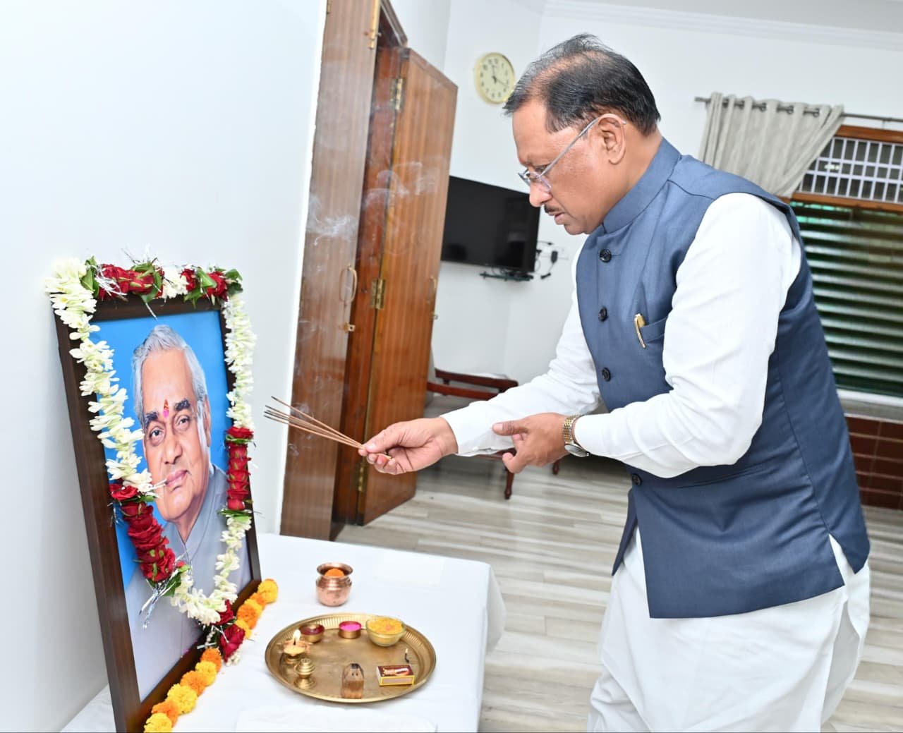 मुख्यमंत्री साय ने अटल बिहारी वाजपेयी की पुण्यतिथि पर उन्हें किया नमन