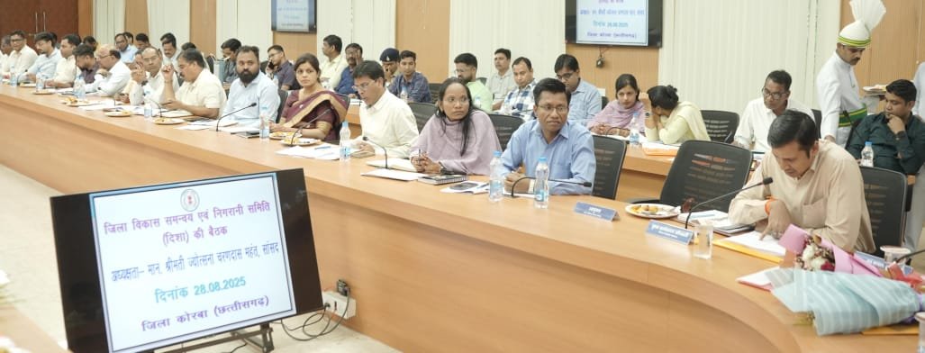 अपनी जिम्मेदारी समझते हुए विकास के कार्यों को प्राथमिकता दें अधिकारी-सांसद ज्योत्सना महंत