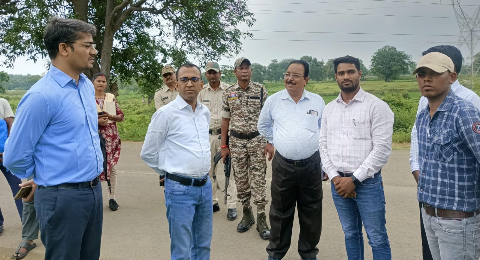 खेत में जाकर कलेक्टर ने डिजीटल फसल सर्वे का किया अवलोकन