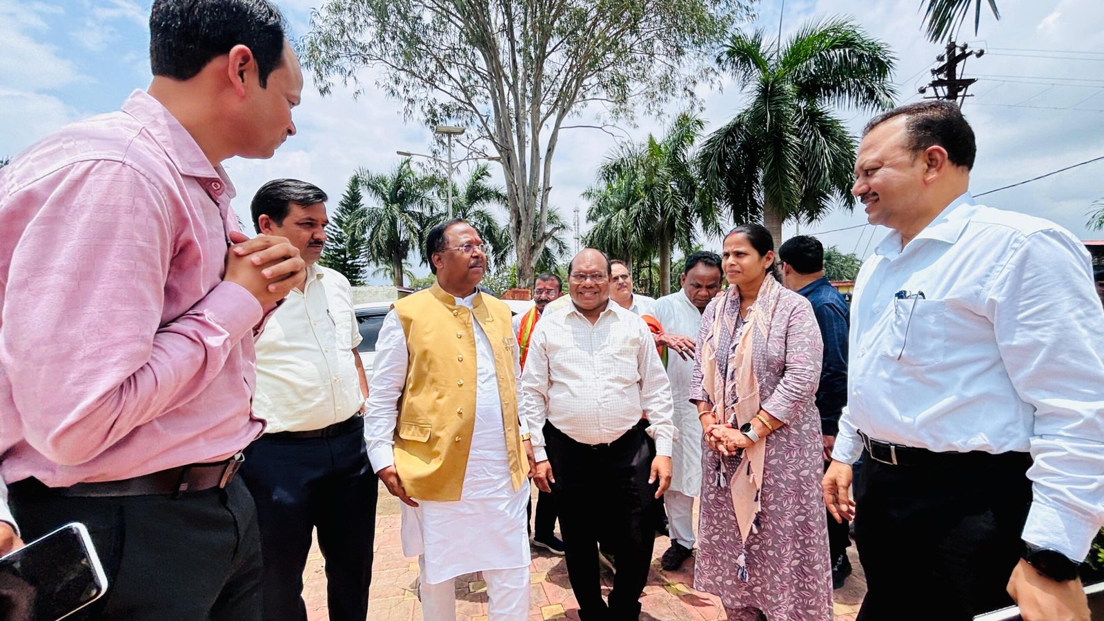 कृषि मंत्री रामविचार नेताम शहीद गुण्डाधुर कृषि महाविद्यालय एवं अनुसंधान केंद्र में आयोजित छात्रों से संवाद कार्यक्रम में हुए शामिल