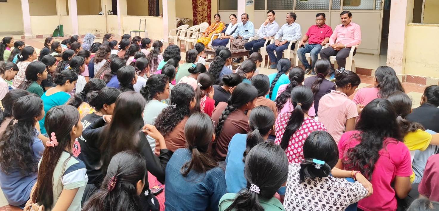 कृषि महाविद्यालय कन्या छात्रावास की छात्राओं हेतु स्वास्थ्य जागरूकता कार्यक्रम आयोजित