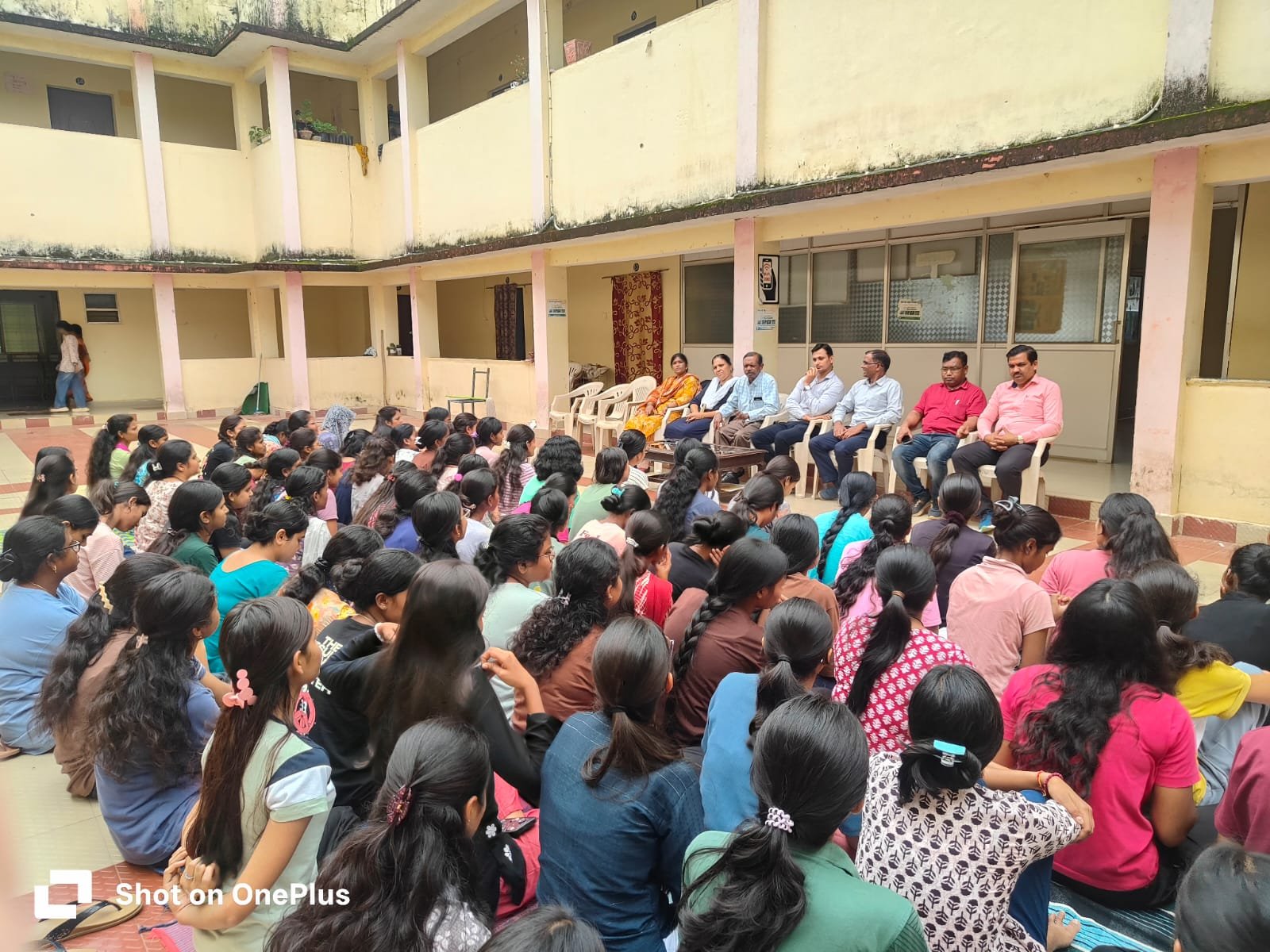 शहीद गुंडाधूर कृषि महाविद्यालय छात्रावास की छात्राओं के लिए स्वास्थ्य जागरूकता कार्यक्रम आयोजित