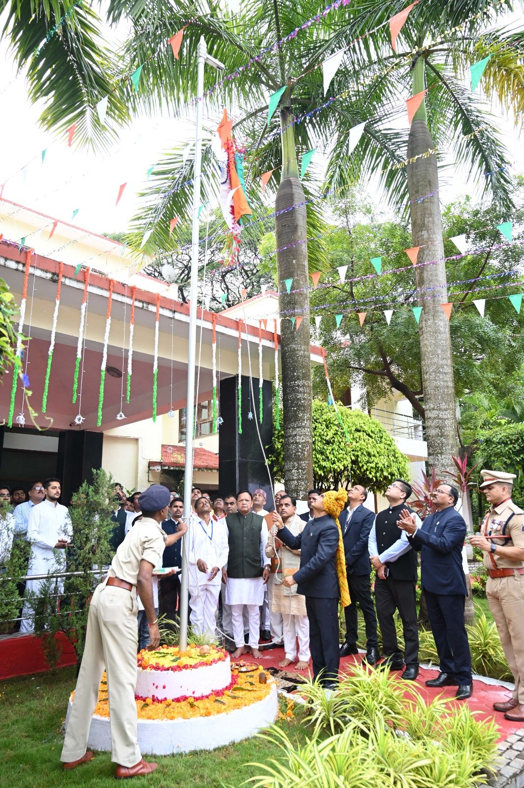 केन्द्रीय राज्य मंत्री साहू ने सर्किट हाउस में किया ध्वजारोहण