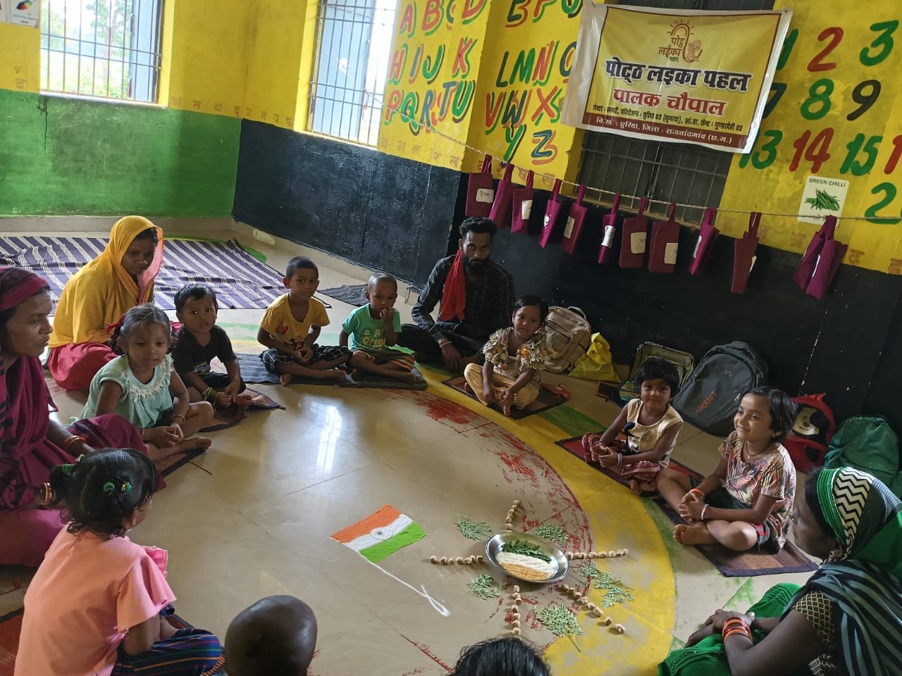 हर घर तिरंगा अभियान – आंगनबाड़ी केन्द्रों में तिरंगा भोजन के महत्व के साथ, राष्ट्र ध्वज तिरंगे के महत्व को बताया गया