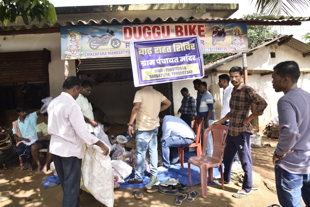 मांदर में जनजीवन सामान्य होने की ओर, ग्रामीणों ने कहा शासन-प्रशासन से मिल रही हर संभव मदद