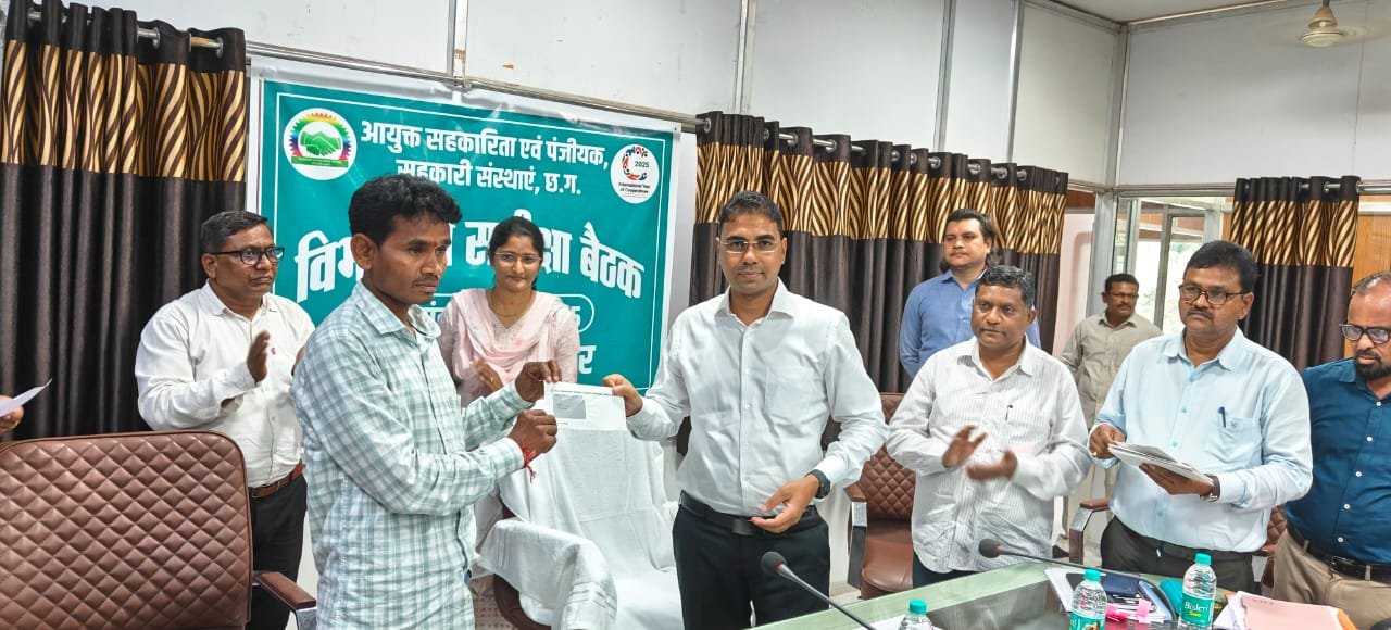 आयुक्त सहकारिता कुलदीप शर्मा ने जिला सहकारी केन्द्रीय बैंक का निरीक्षण