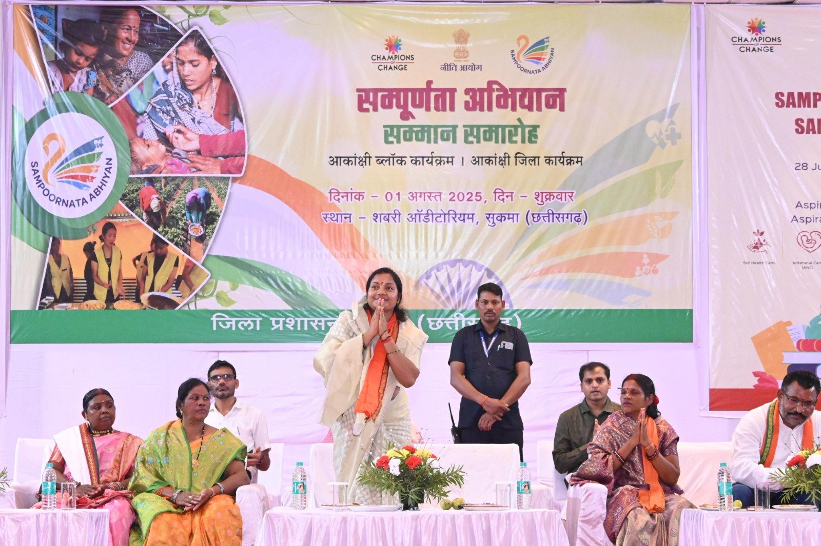 मंत्री राजवाड़े ने आकांक्षा हाट का किया उद्घाटन