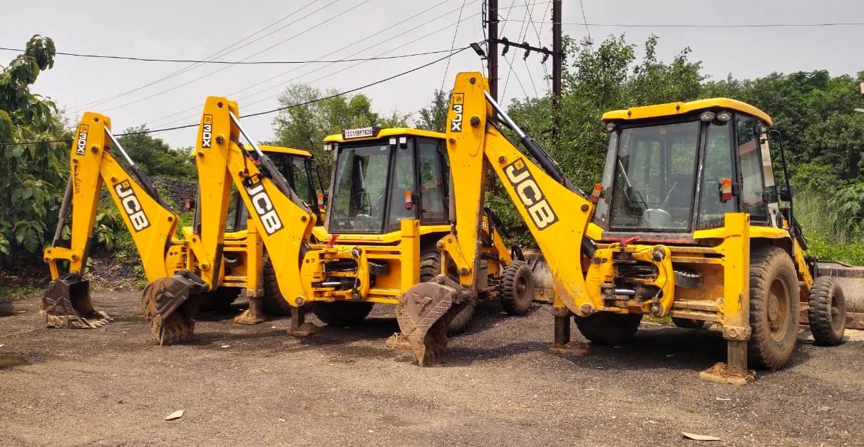 03 जेसीबी एवं 01 हाईवा वाहन जब्त, रेत के अवैध उत्खनन एवं परिवहन का मामला