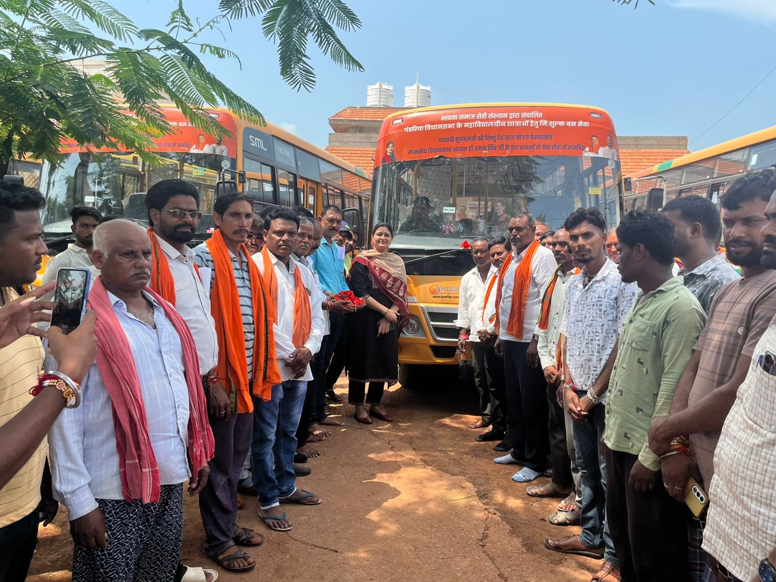छात्राओं के लिए नई उम्मीद और परिजनों के आंखों में बेटियों के उज्ज्वल भविष्य के सपने लेकर गांव-गांव पहुंची पंडरिया विधायक भावना बोहरा द्वारा संचालित निःशुल्क बस सेवा, छात्राओं,परिजनों और ग्रामीणों ने किया भव्य स्वागत