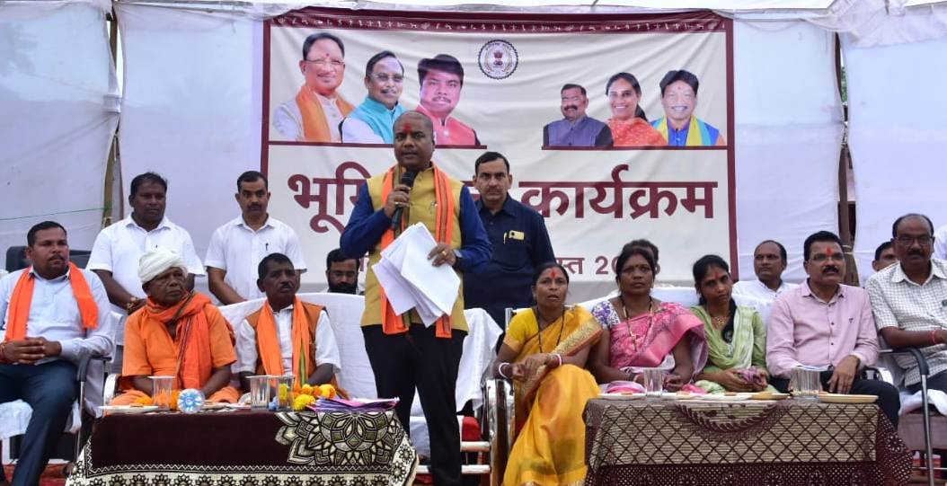 वन मंत्री केदार कश्यप तिरंगा यात्रा में हुए शामिल