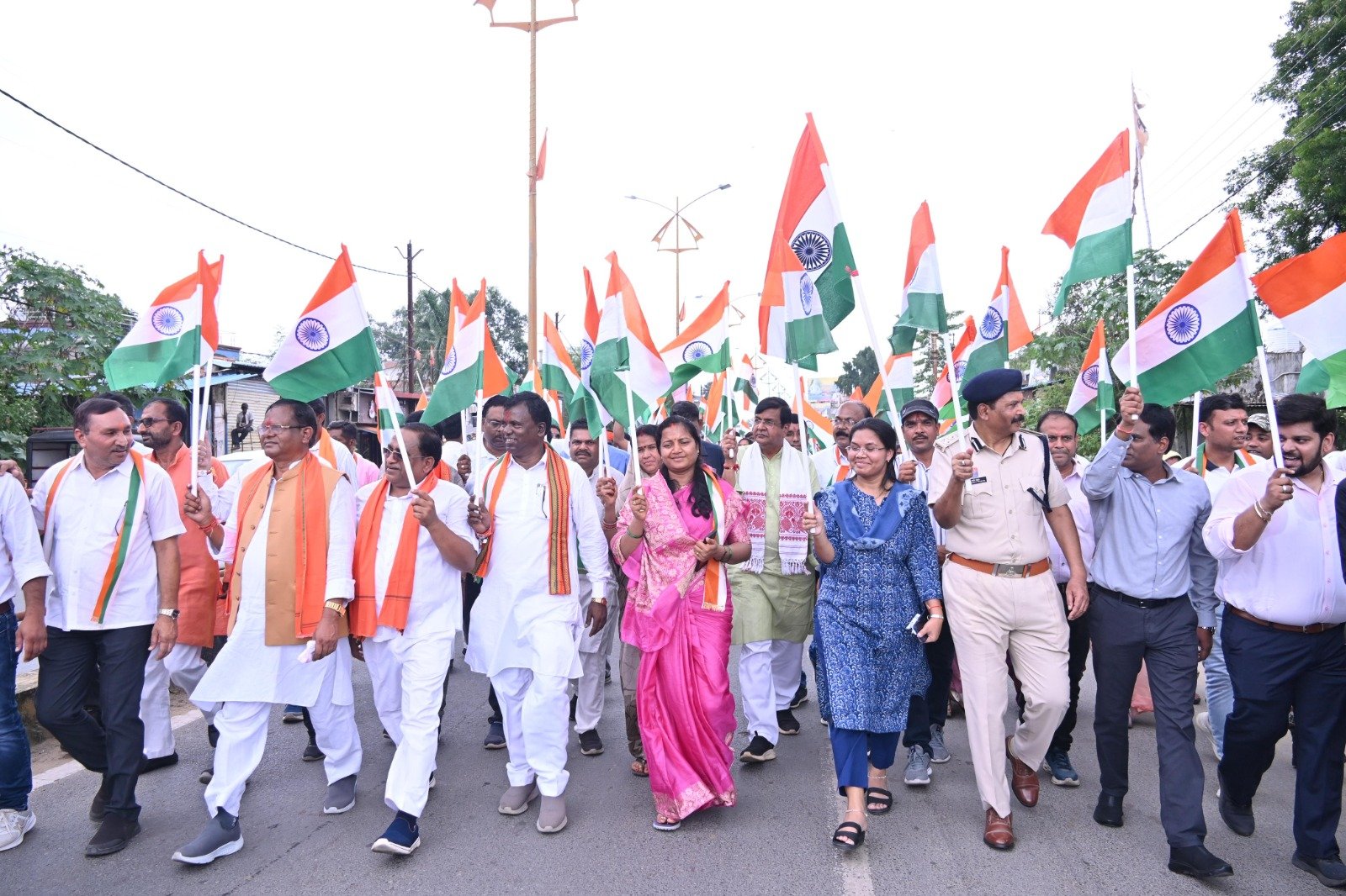 तिरंगा रैली में शामिल हुईं महिला एवं बाल विकास मंत्री लक्ष्मी राजवाड़े