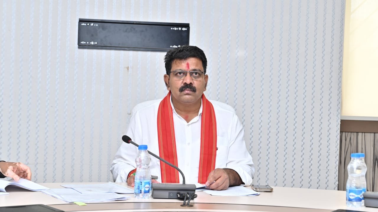 उपमुख्यमंत्री विजय शर्मा की अध्यक्षता में गृह विभाग की समीक्षा बैठक