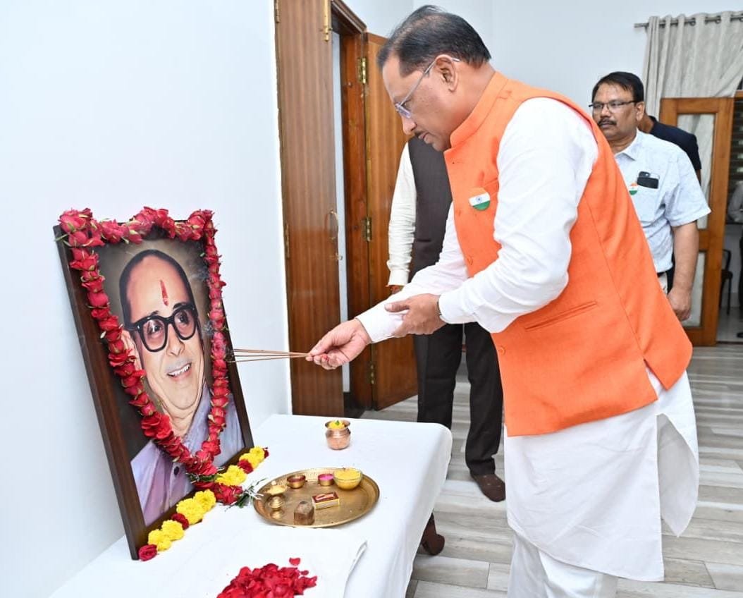 मुख्यमंत्री विष्णु देव साय ने स्वर्गीय कुशाभाऊ ठाकरे की जयंती पर किया नमन