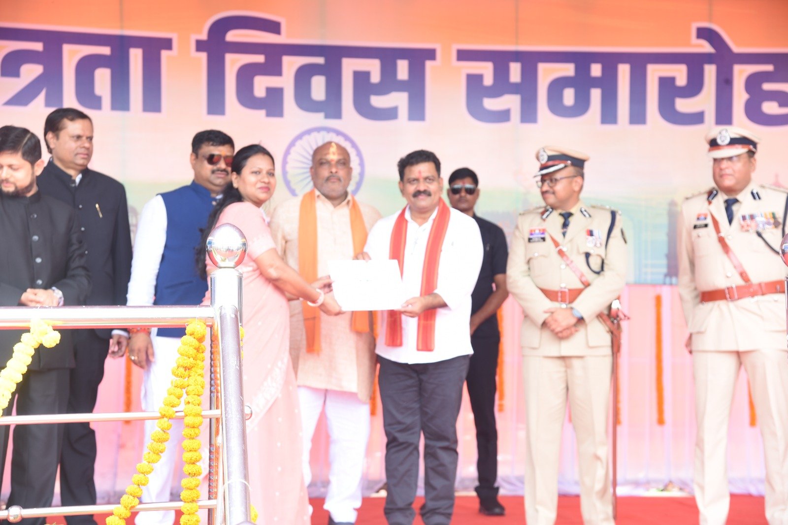 स्वतंत्रता दिवस के अवसर पर दुर्ग जिले के 79 अधिकारी/कर्मचारी सम्मानित