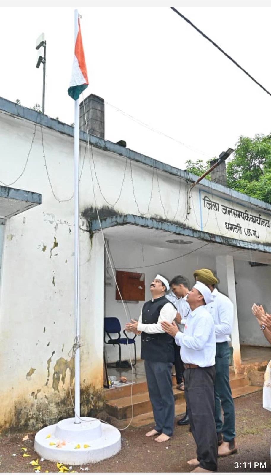 उप संचालक पाराशर ने स्वतंत्रता दिवस के अवसर पर कार्यालय में किया ध्वजारोहण