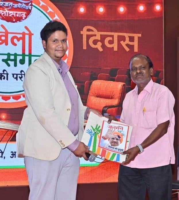 जनसंपर्क विभाग की प्रदर्शनी में खेलो छत्तीसगढ़ ज्ञान की परीक्षा में प्रतिभागियों ने जीते पुरुस्कार