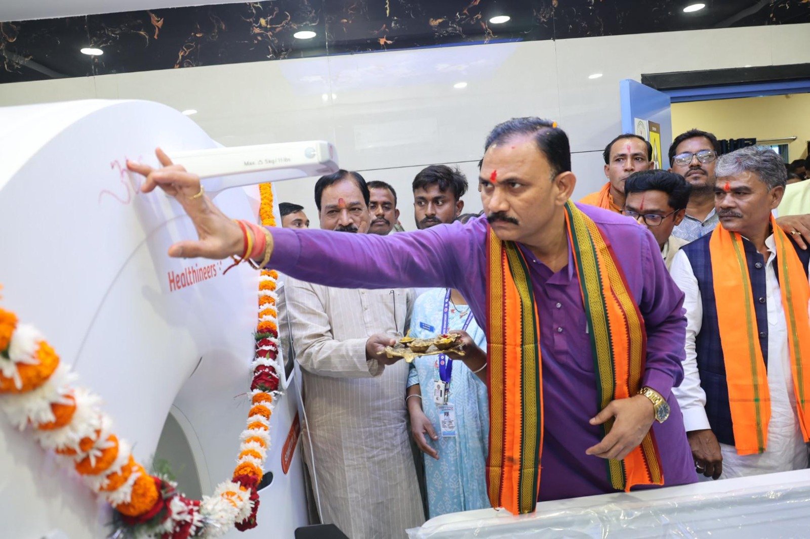 स्वास्थ्य मंत्री श्याम बिहारी जायसवाल ने बेमेतरा जिला चिकित्सालय में किया अत्याधुनिक सीटी स्कैन मशीन का लोकार्पण