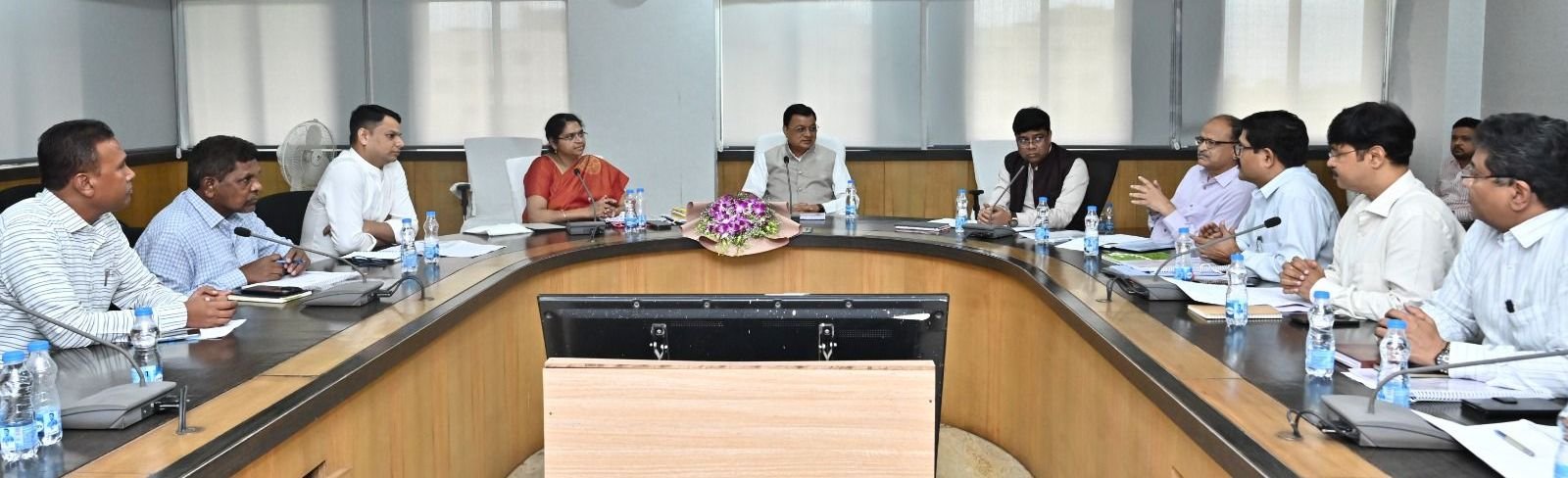 शराब दुकानों में जल्द लागू होगी कैशलेश व्यवस्था, आबकारी मंत्री लखन लाल देवांगन ने दिए निर्देश