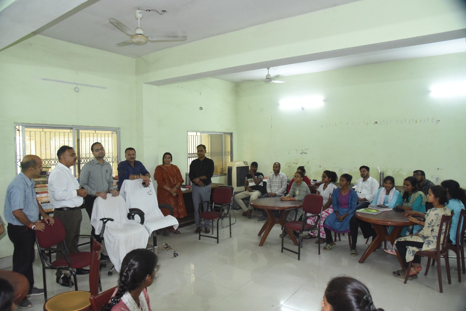 कलेक्टर विलास भोसकर ने जिला ग्रंथालय का किया निरीक्षण, व्यवस्थाओं का लिया जायजा