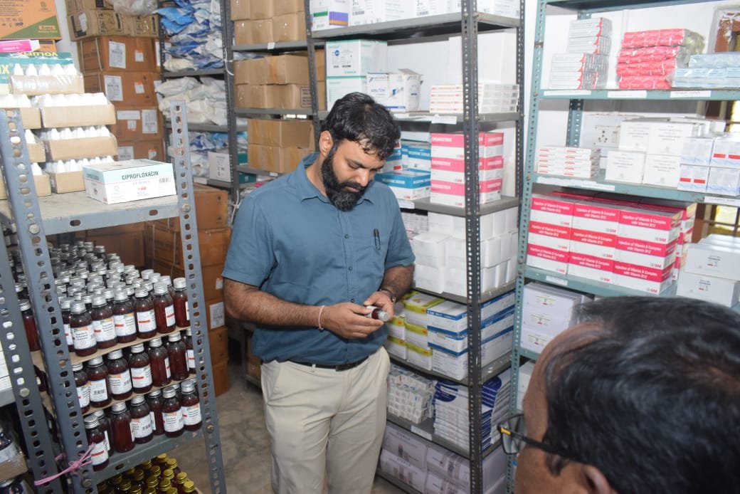 कलेक्टर ने आयुष्मान आरोग्य मंदिर तमता का किया निरीक्षण मरीजों एवं परिजनों हेतु उत्तम भोजन व्यवस्था के दिये निर्देश