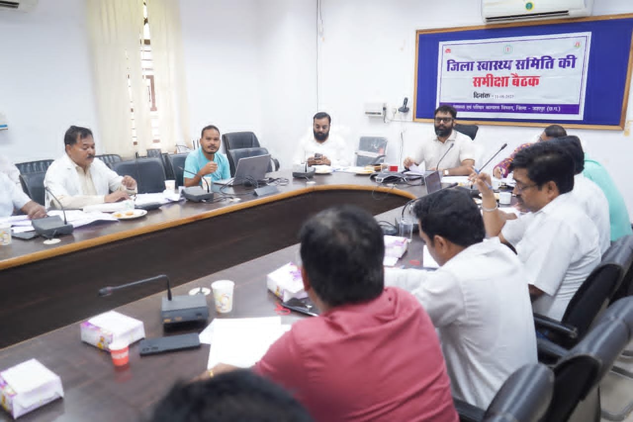 स्वास्थ्य केंद्रों में एंटी स्नेक वैनम एवं एंटी रेबिस दवाइयों की उपलब्धता करें सुनिश्चित- कलेक्टर